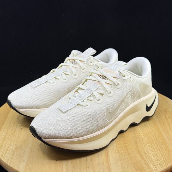 Nike Women’s Size 8 Dv1238-102 Motiva Sneakers Running Walking White/Beige - Picture 2 of 9